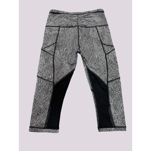 Lululemon Outrun 17" Crop Power Luxtreme Spray Jacquard White Black Size 6 - Picture 1 of 7